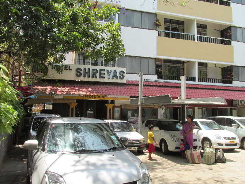 Shreyas होटल